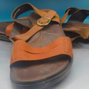 BORN LEATHER SANDALS SIZE 9